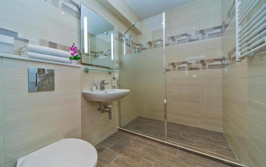 מליני Villa Narona מראה חיצוני תמונה